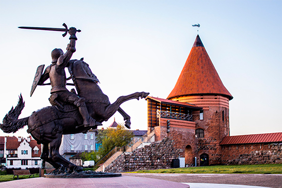 Interpretación simultánea en Kaunas para congresos, eventos y reuniones. Traducciones de alta calidad con intérpretes experimentados. Contacta ahora y solicita presupuesto sin compromiso.