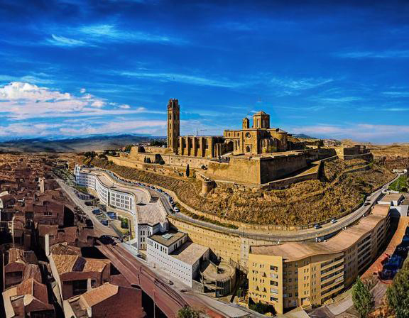 Interpretación Simultánea en Lleida para congresos, eventos y reuniones. Traducciones de alta calidad con intérpretes experimentados. Contacta ahora y solicita presupuesto sin compromiso.