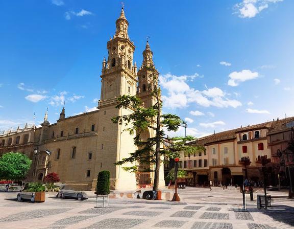 Interpretación Simultánea en Logroño para congresos, eventos y reuniones. Traducciones de alta calidad con intérpretes experimentados. Contacta ahora y solicita presupuesto sin compromiso.