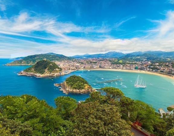 Interpretación Simultánea en San Sebastián para congresos, eventos y reuniones. Traducciones de alta calidad con intérpretes experimentados. Contacta ahora y solicita presupuesto sin compromiso.