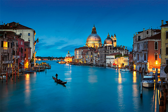 Interpretación simultánea en Venecia para congresos, eventos y reuniones. Traducciones de alta calidad con intérpretes experimentados. Contacta ahora y solicita presupuesto sin compromiso.